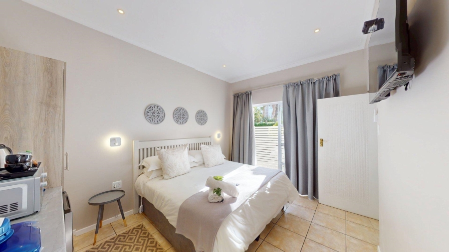 8 Bedroom Property for Sale in Summerstrand Eastern Cape